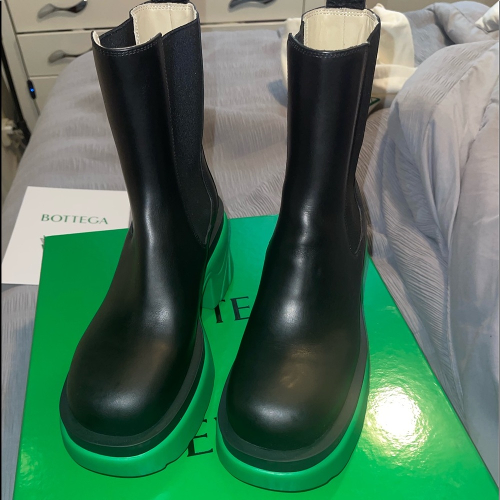 Hot new and most popular Bottega Veneta boots, everyones must have.